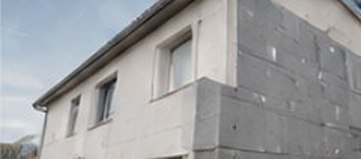 Maison en cours d'isolation par l'extérieur